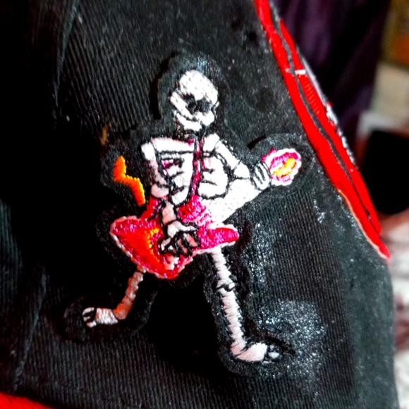 Red And black Ball cap - Picture 3 of 8